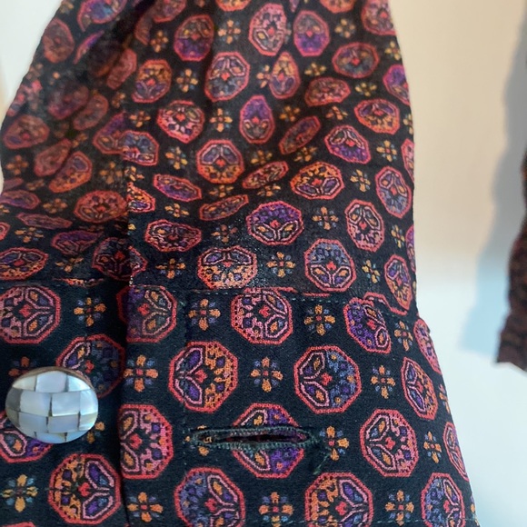 One-of-a-kind High quality vintage 100% silk Alan Austin sz 4 button down - Picture 6 of 7